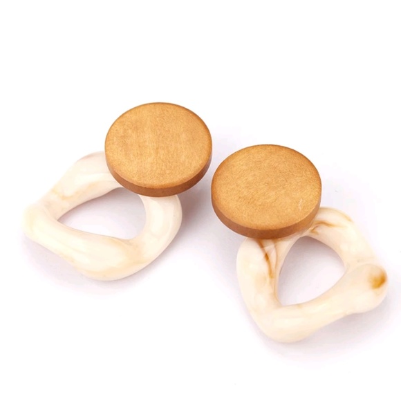 *BOGO* Trendy Acrylic & Wood Earrings - Picture 2 of 5